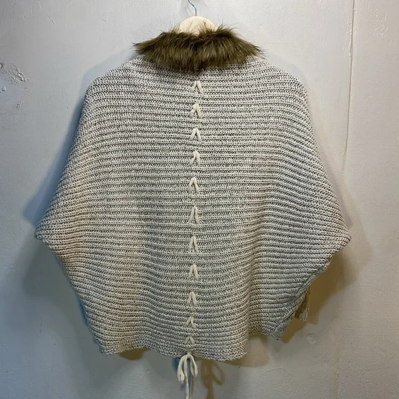Anthropologie/Northern Angle Raglan Sleeve Fur Accent Sweater  -L- #0045 - Picture 2 of 10